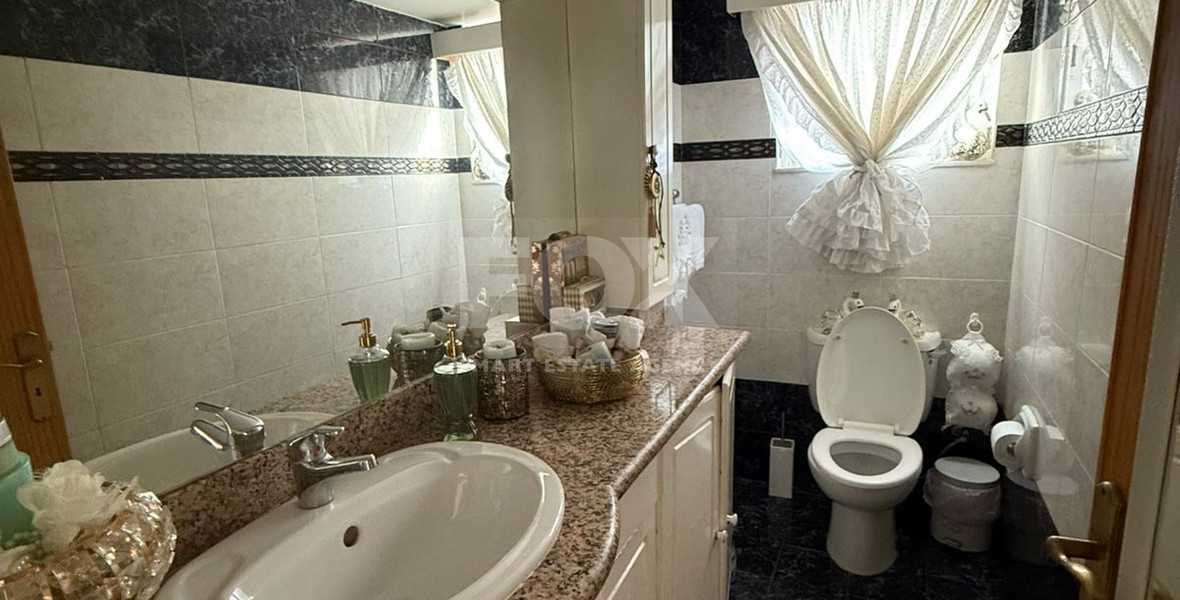 Four bedroom upper floor house for rent in Omonoia, Limassol