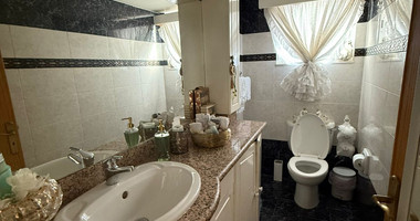 Four bedroom upper floor house for rent in Omonoia, Limassol