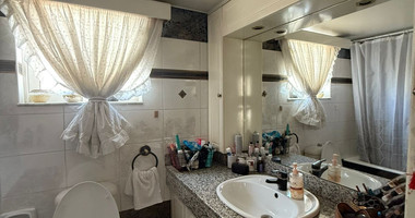 Four bedroom upper floor house for rent in Omonoia, Limassol