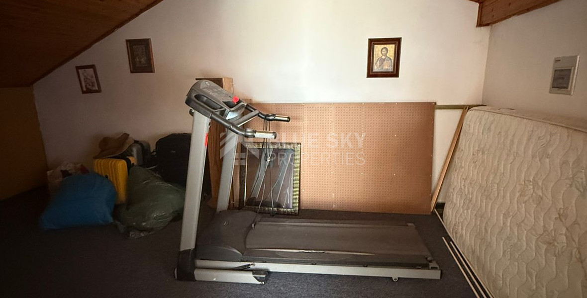 Four bedroom upper floor house for rent in Omonoia, Limassol