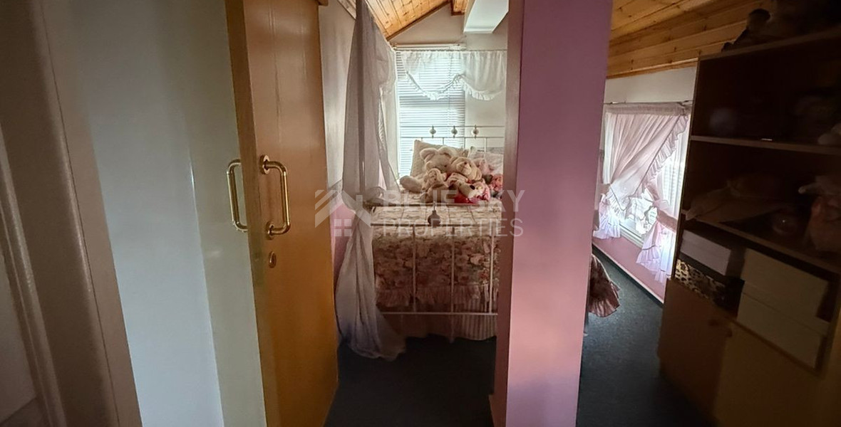 Four bedroom upper floor house for rent in Omonoia, Limassol