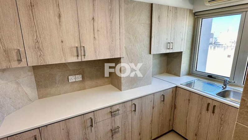 Building 1250 m² for rent in Pafos, Paphos, Cyprus
