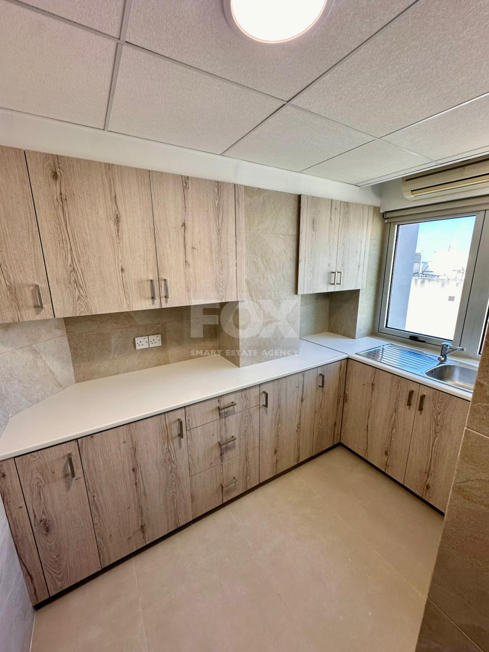 Offices Building for Rent in Central Paphos – 1,250 m² Commercial Space with Parking and Sea Views