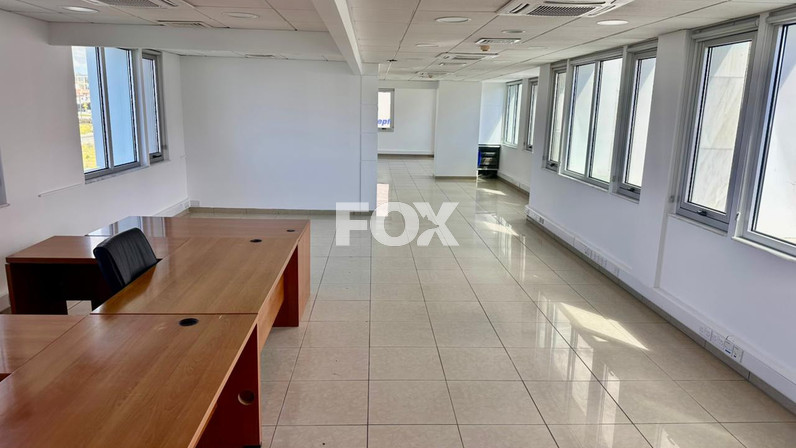 Building 1250 m² for rent in Pafos, Paphos, Cyprus
