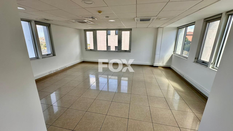 Building 1250 m² for rent in Pafos, Paphos, Cyprus