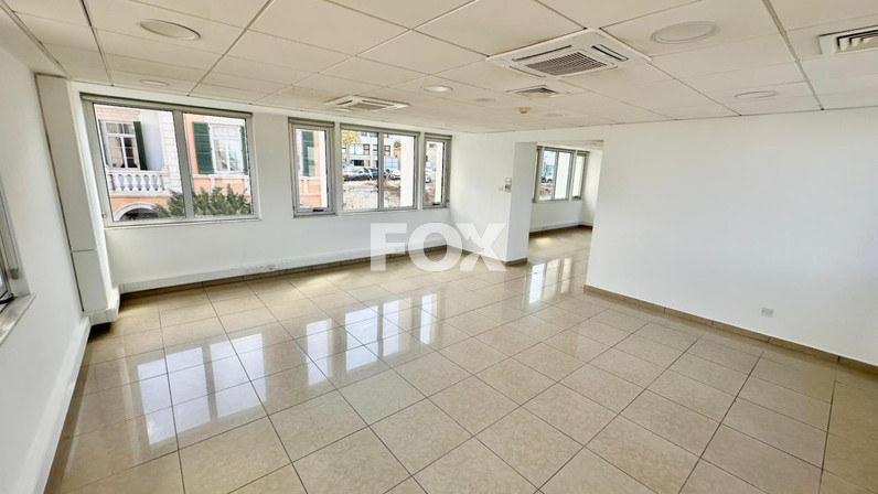 Building 1250 m² for rent in Pafos, Paphos, Cyprus