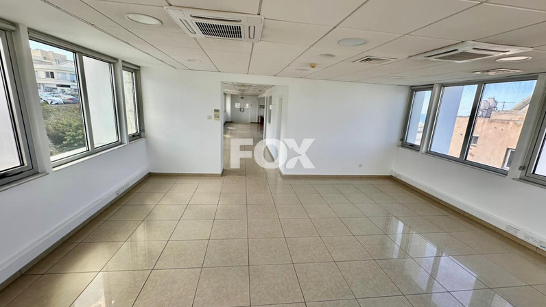 Building 1250 m² for rent in Pafos, Paphos, Cyprus