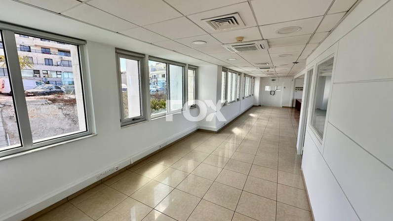 Building 1250 m² for rent in Pafos, Paphos, Cyprus