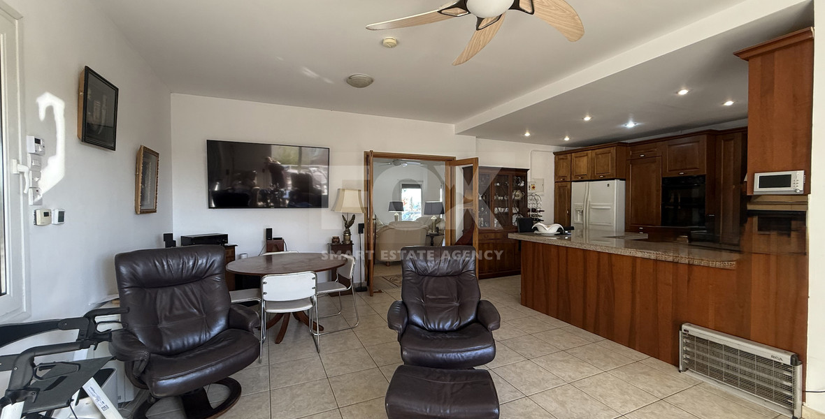 For Sale Elegant Two-Level Detached  Five bedroom house with Pool and garden good condition with (Renovation Potential)