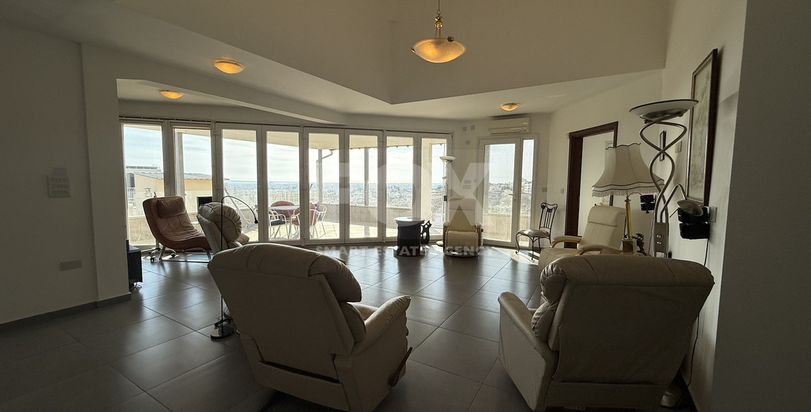 For Sale Elegant Two-Level Detached  Five bedroom house with Pool and garden good condition with (Renovation Potential)