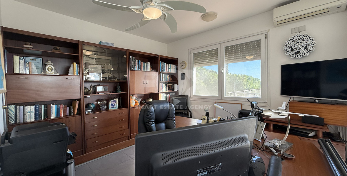 For Sale Elegant Two-Level Detached  Five bedroom house with Pool and garden good condition with (Renovation Potential)