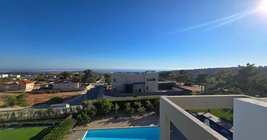 Three Bedroom House with Pool for sale in Souni-Zanakia