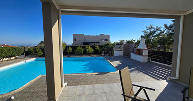 Three Bedroom House with Pool for sale in Souni-Zanakia