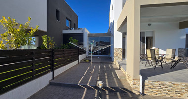 Three Bedroom House with Pool for sale in Souni-Zanakia