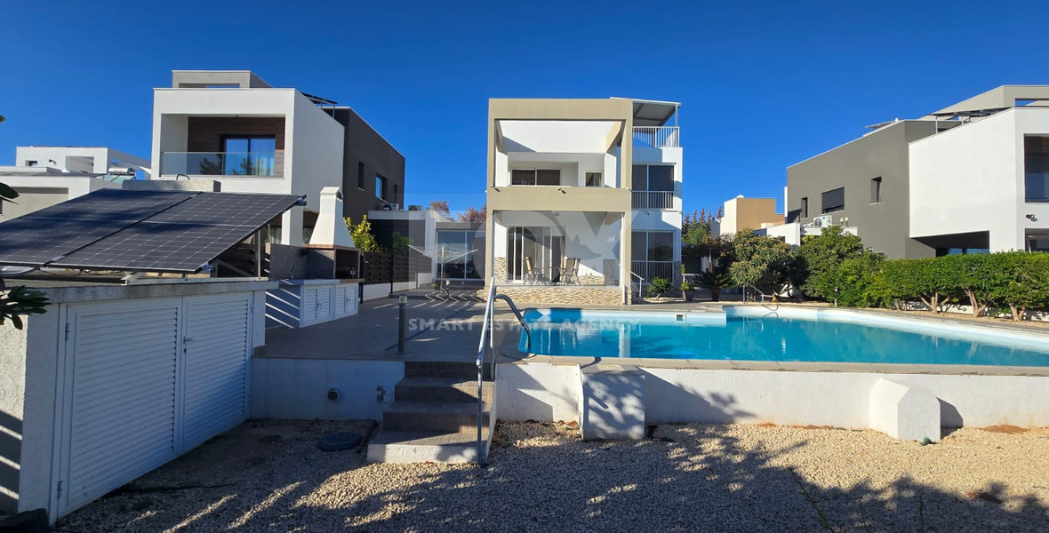 Three Bedroom House with Pool for sale in Souni-Zanakia