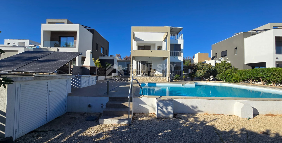 Three Bedroom House with Pool for sale in Souni-Zanakia