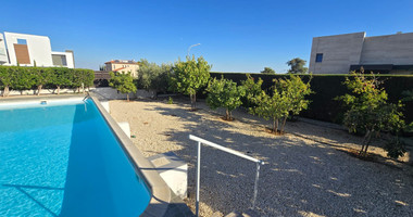 Three Bedroom House with Pool for sale in Souni-Zanakia