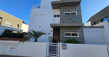 Three Bedroom House with Pool for sale in Souni-Zanakia