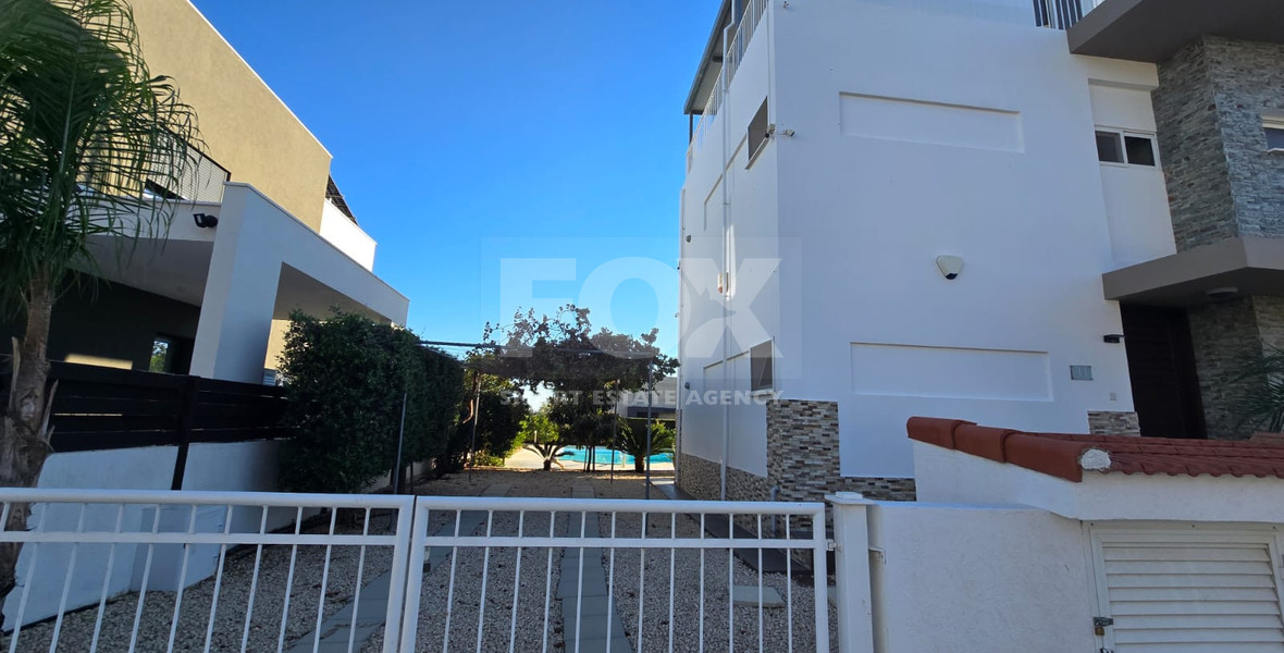 Three Bedroom House with Pool for sale in Souni-Zanakia