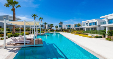 Luxury Seafront Villa in Peyia  - Four Bedroom Home with Upgraded Finishes in Coral Bay , Peyia