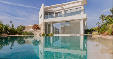 Luxury Seafront Villa in Peyia  - Four Bedroom Home with Upgraded Finishes in Coral Bay , Peyia