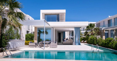 Luxury Seafront Villa in Peyia  - Four Bedroom Home with Upgraded Finishes in Coral Bay , Peyia