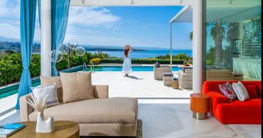 Luxury Seafront Villa in Peyia  - Four Bedroom Home with Upgraded Finishes in Coral Bay , Peyia