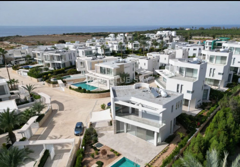Luxury Seafront Villa in Peyia  - Four Bedroom Home with Upgraded Finishes in Coral Bay , Peyia