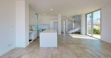 Luxury four bedroom beachfront Villa with Private Pool in Coral Bay , Peyia