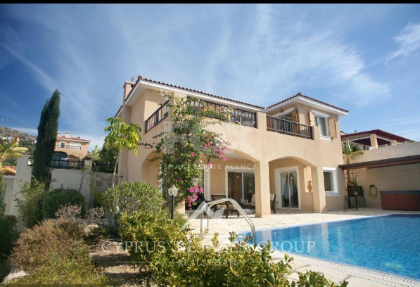 High-End three Bedroom Property with Private Pool in Paphos’ Prestigious Hillside, in Tala