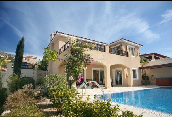 High-End three Bedroom Property with Private Pool in Paphos’ Prestigious Hillside, in Tala