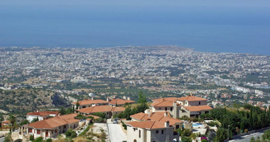 Spacious four  Bedroom Villa in Peaceful Tsada Village for sale