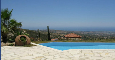 Spacious four  Bedroom Villa in Peaceful Tsada Village for sale