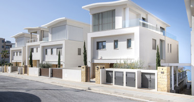 Exclusive Paphos Beachfront Villa with Five Bedrooms & Private Pool in Kissonerga