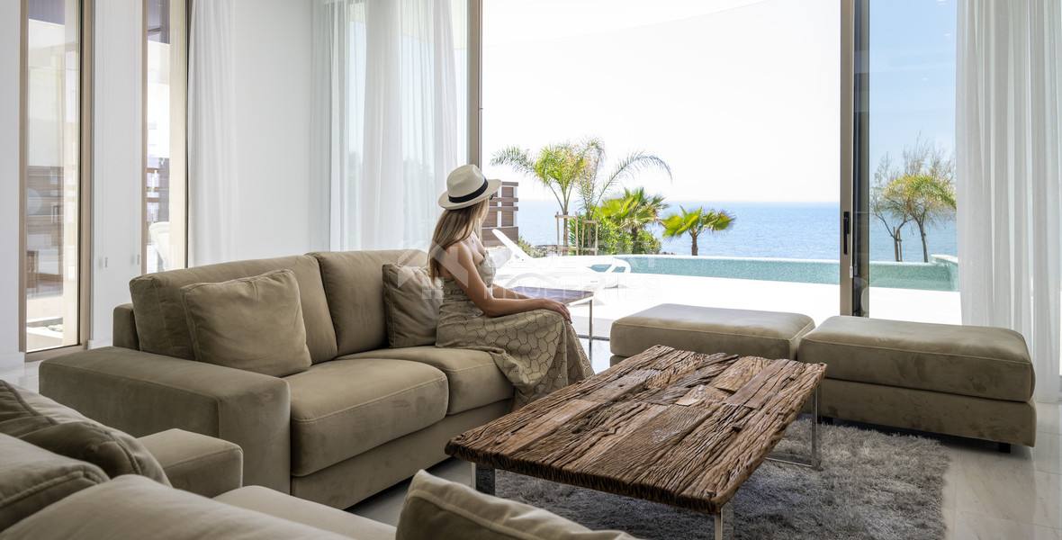 Exclusive Paphos Beachfront Villa with Five Bedrooms & Private Pool in Kissonerga