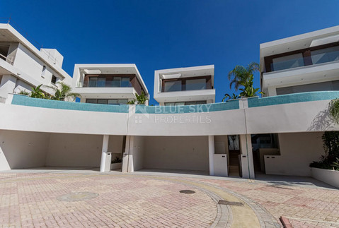 Exclusive Paphos Beachfront Villa with Five Bedrooms & Private Pool in Kissonerga