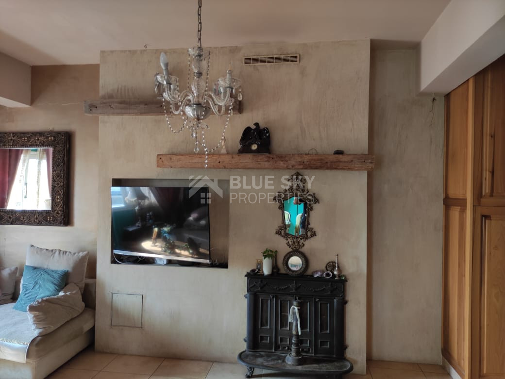 Modern Three Bedroom Apartment in Vibrant Geroskipou Area for rent