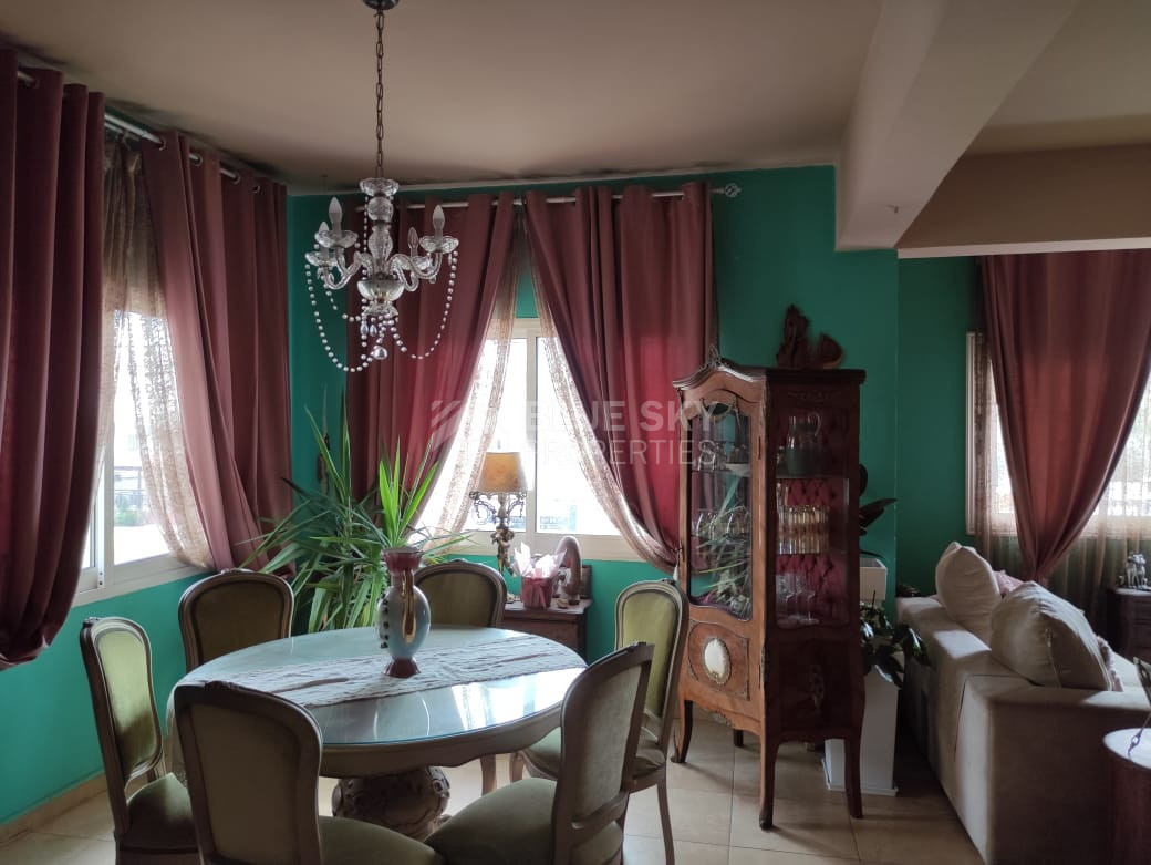 Modern Three Bedroom Apartment in Vibrant Geroskipou Area for rent