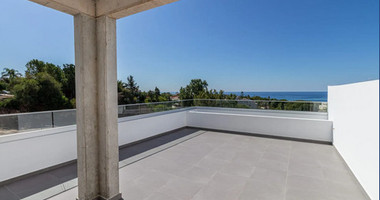 Modern two Bedroom Apartment Near Coral Bay with Pool & Sea Access for sale