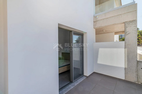 Modern two Bedroom Apartment Near Coral Bay with Pool & Sea Access for sale