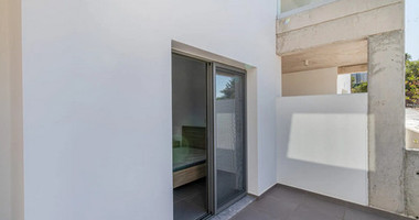 Modern two Bedroom Apartment Near Coral Bay with Pool & Sea Access for sale