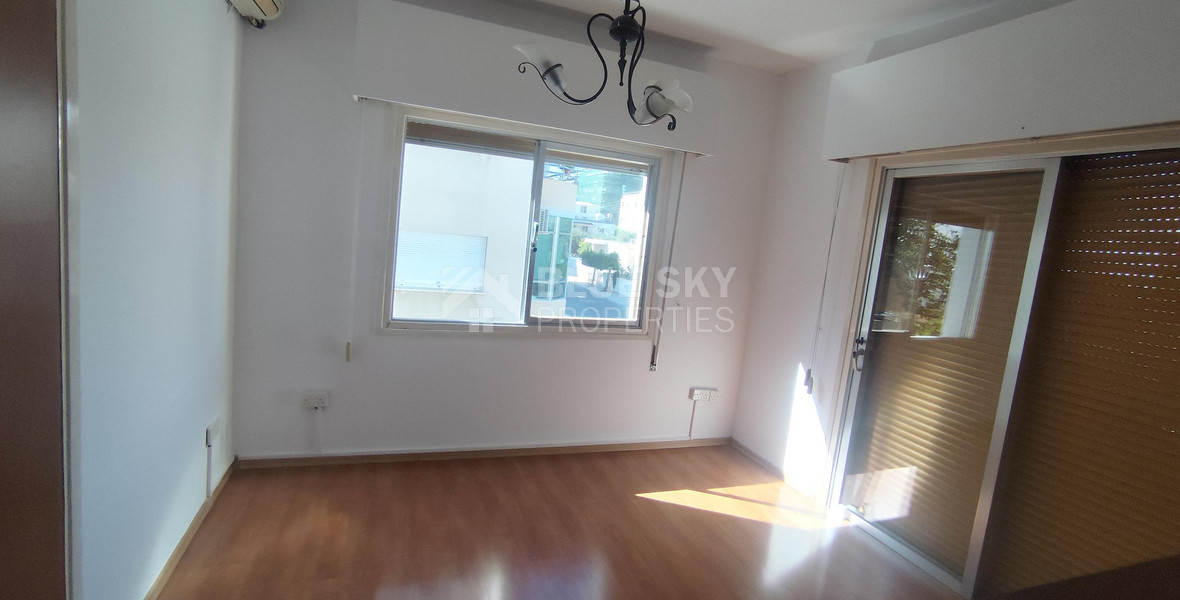 Three bedroom upper house in Neapoli for rent , Limassol