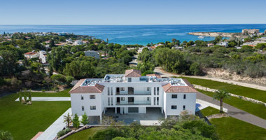 Modern two Bedroom Apartment Near Coral Bay with Pool & Sea Access for sale