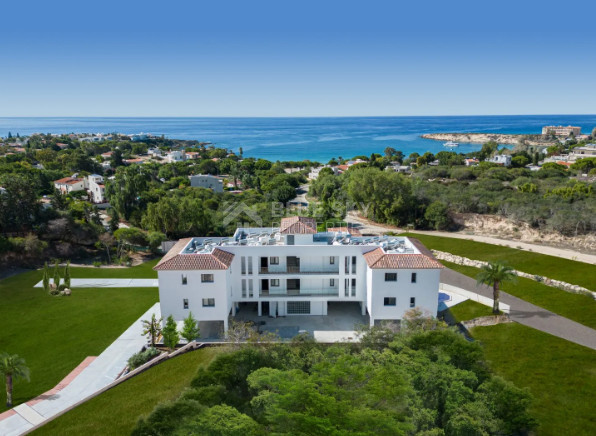 Elegant Mediterranean two bedroom apartment close to Beaches and Amenities for sale