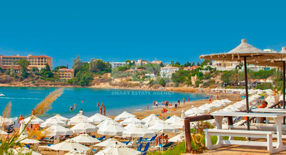 Elegant Mediterranean two bedroom apartment close to Beaches and Amenities for sale