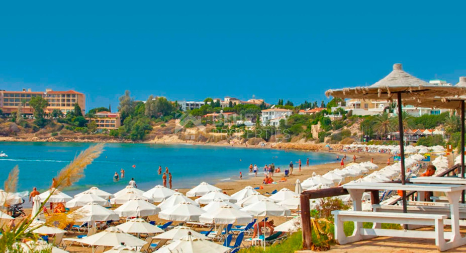 Elegant Mediterranean two bedroom apartment close to Beaches and Amenities for sale