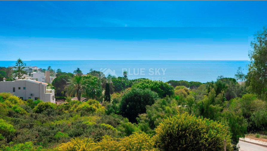 Elegant Mediterranean two bedroom apartment close to Beaches and Amenities for sale