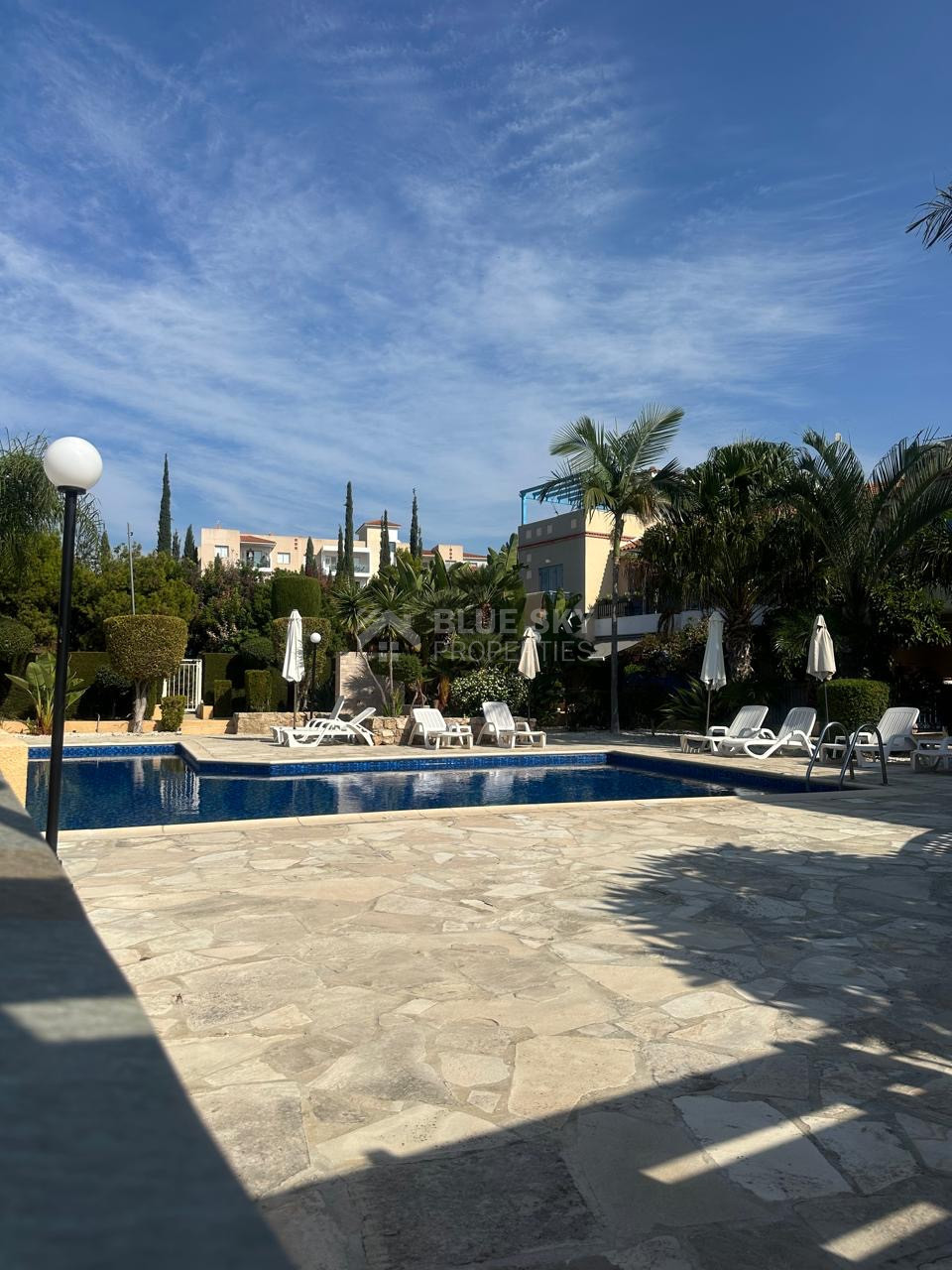 For sale : Investment Opportunity: Furnished 2-Bedroom Townhouse in Private Complex with Pool