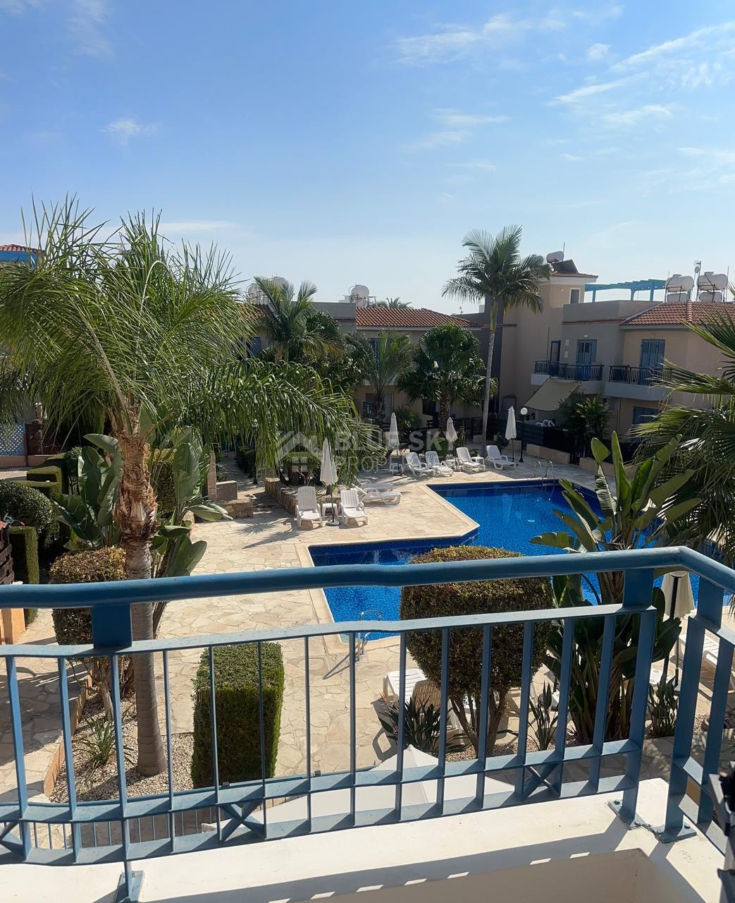 For sale : Investment Opportunity: Furnished 2-Bedroom Townhouse in Private Complex with Pool