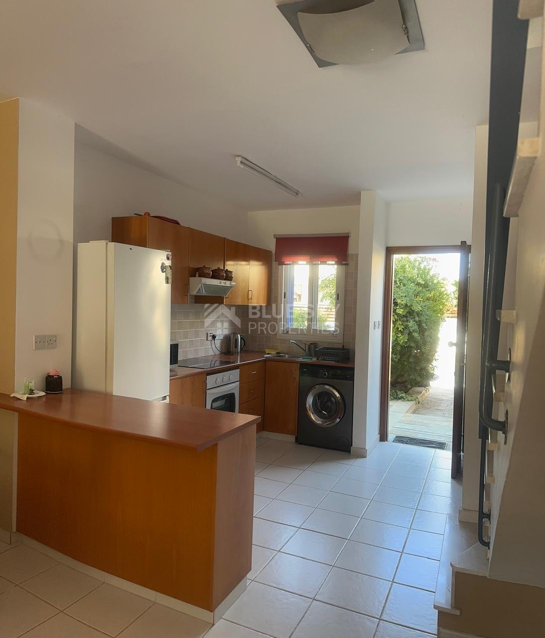 For sale : Investment Opportunity: Furnished 2-Bedroom Townhouse in Private Complex with Pool